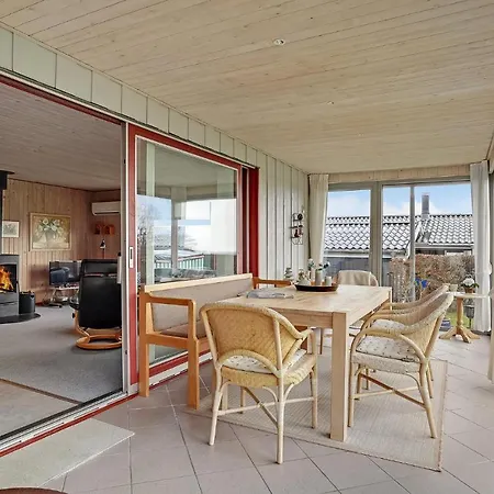 3 Bedroom Lovely In Bjert Feriehus *