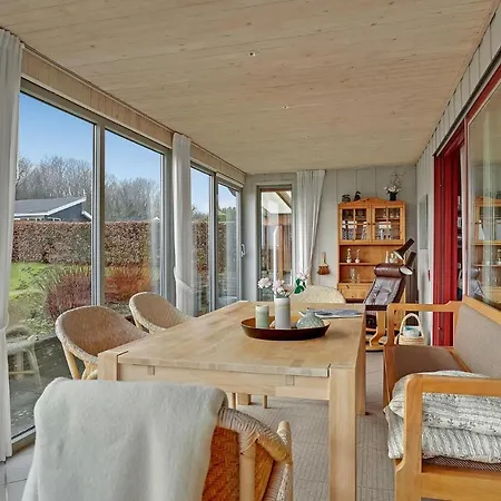 3 Bedroom Lovely In Bjert Casa vacanze Binderup Strand