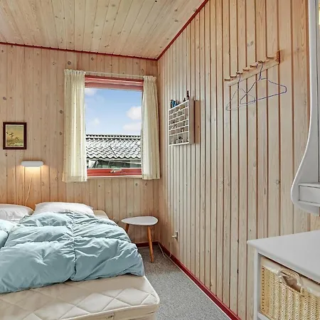 3 Bedroom Lovely In Bjert Binderup Strand